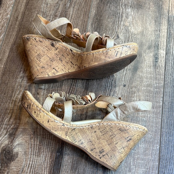 b.o.c. Born Concept Women's Fiore Champagne Sandals with Floral Accents Size 10 - Picture 11 of 14